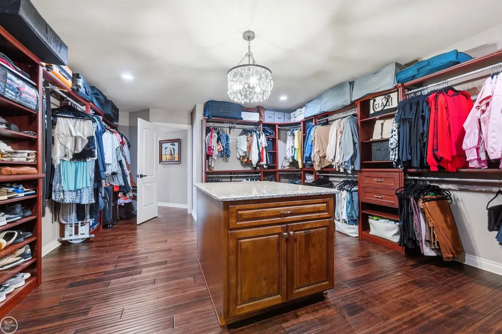6024 Harbor Court Washington Township MI 48094