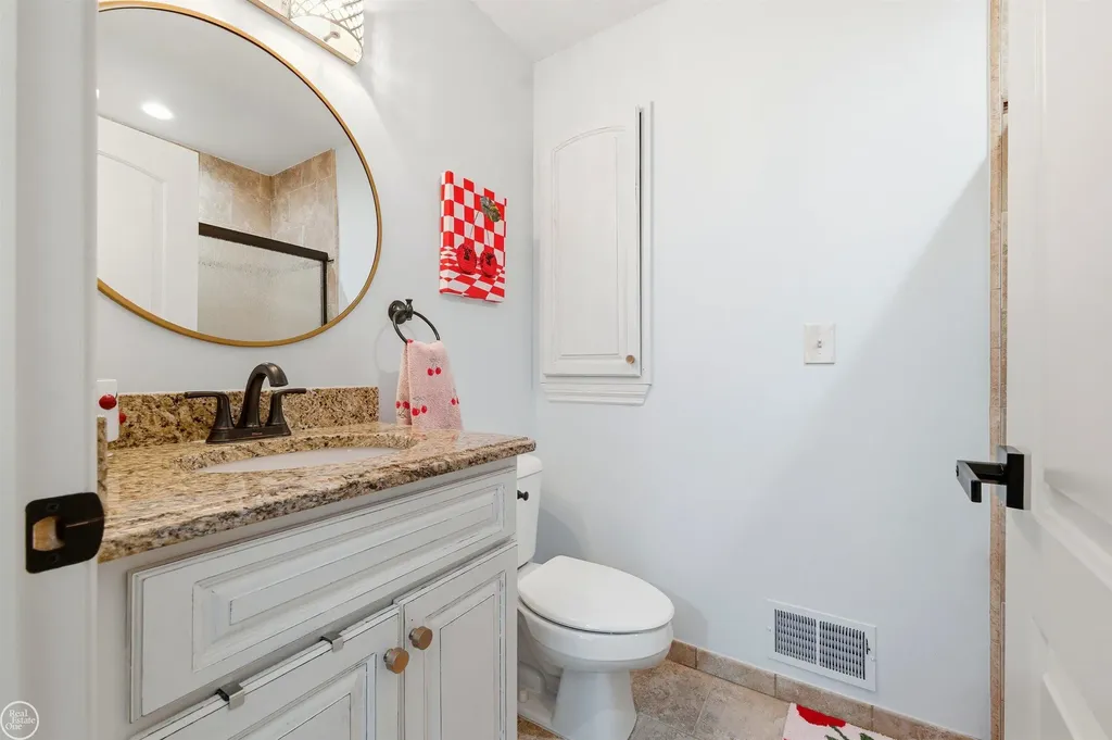 6024 Harbor Court Washington Township MI 48094