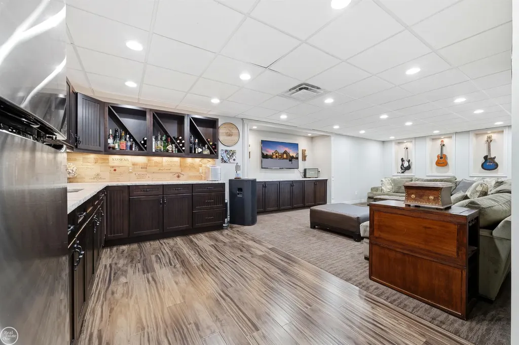 6024 Harbor Court Washington Township MI 48094