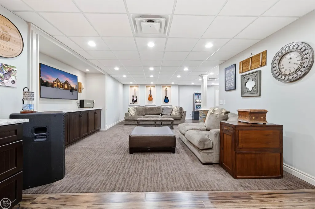 6024 Harbor Court Washington Township MI 48094