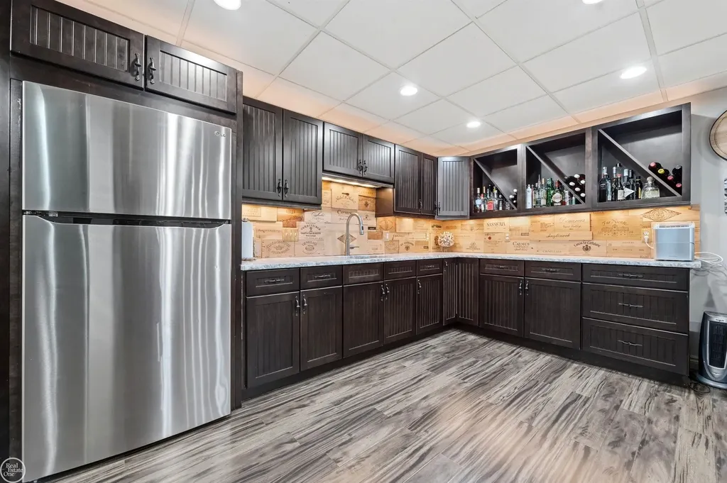 6024 Harbor Court Washington Township MI 48094