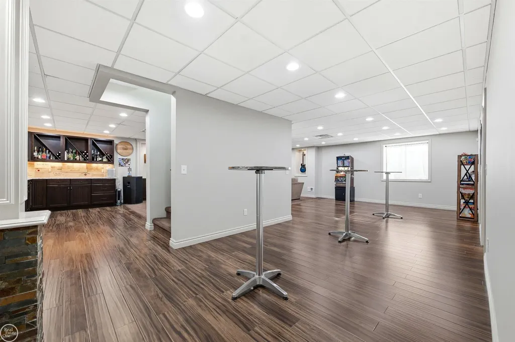 6024 Harbor Court Washington Township MI 48094