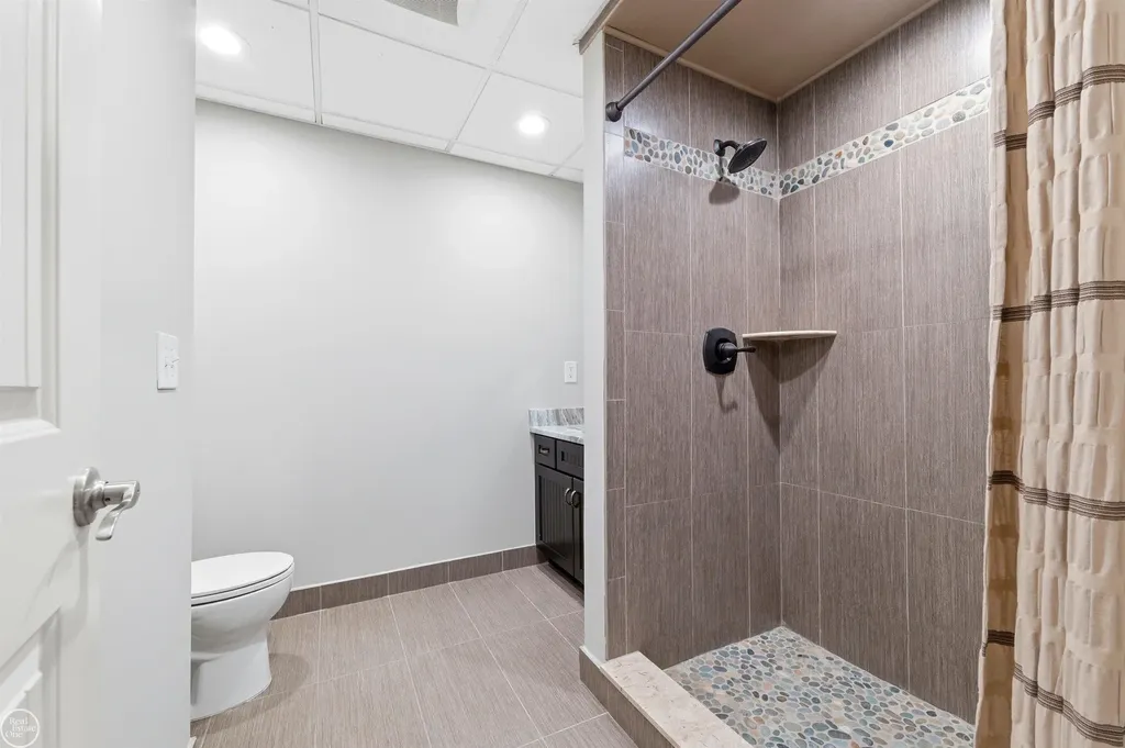 6024 Harbor Court Washington Township MI 48094