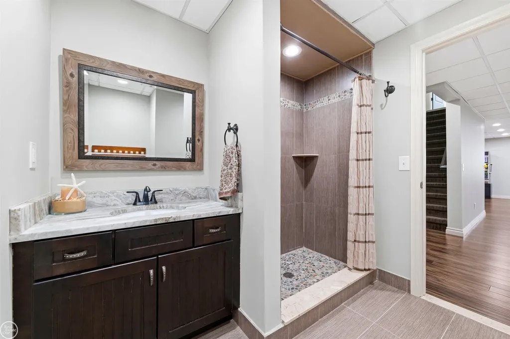 6024 Harbor Court Washington Township MI 48094