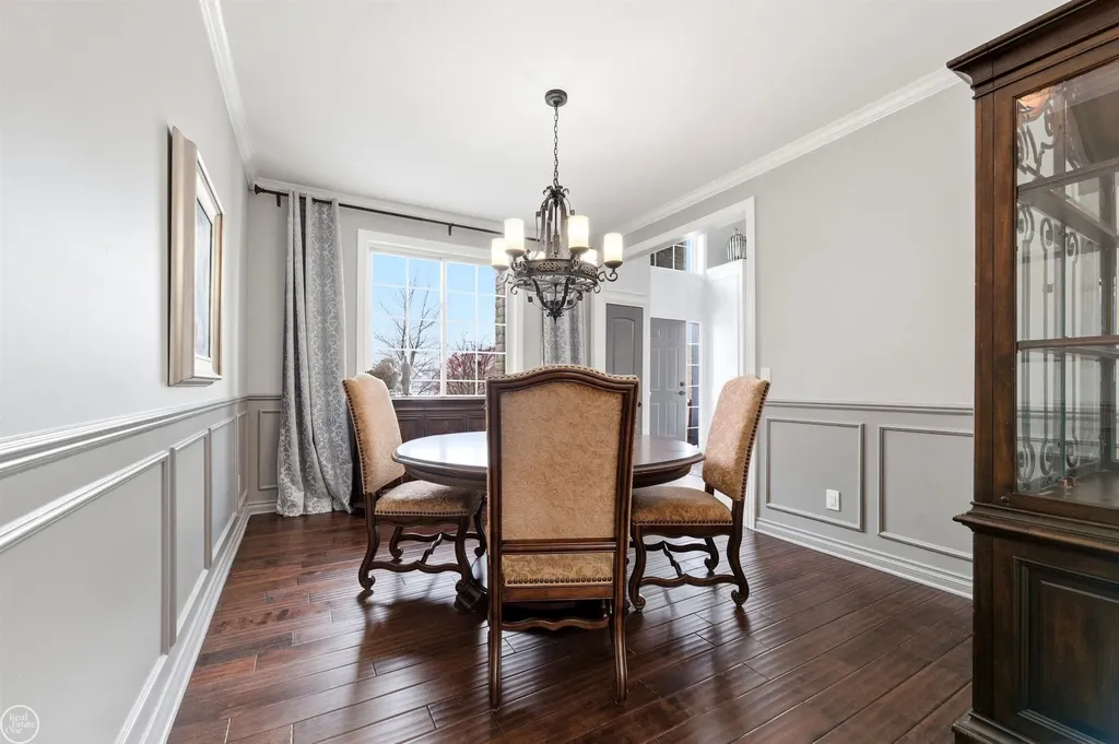 6024 Harbor Court Washington Township MI 48094