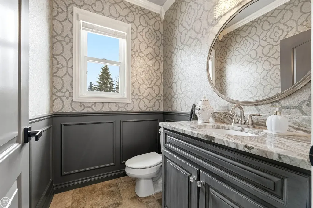 6024 Harbor Court Washington Township MI 48094