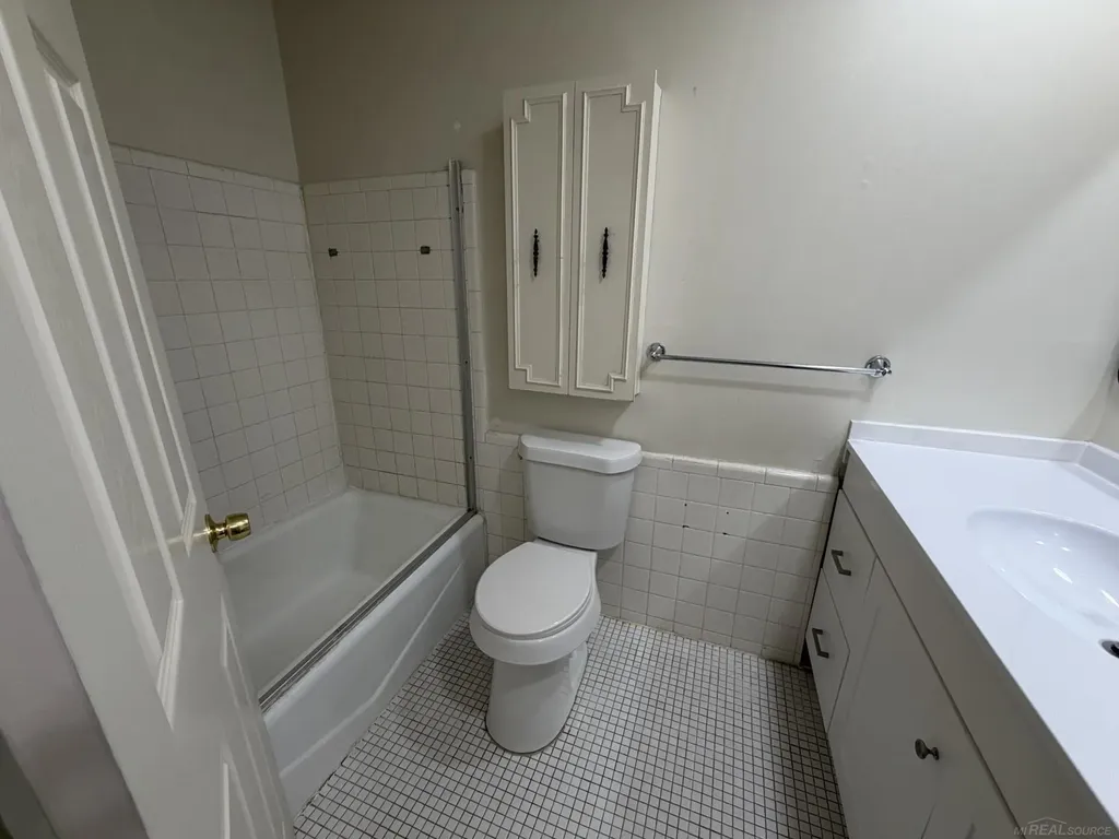 39435 Van Dyke Avenue Sterling Heights City MI 48313