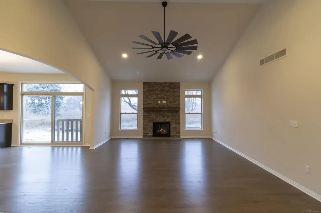 55671 Bay Oaks Court Shelby Charter Township MI 48315