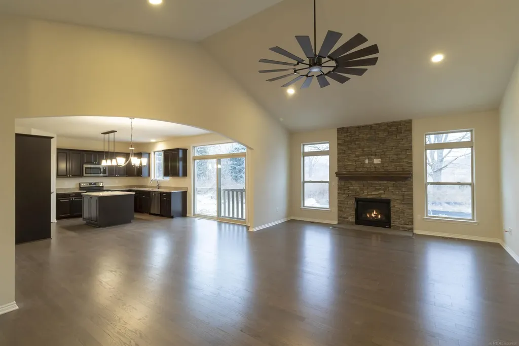 55671 Bay Oaks Court Shelby Charter Township MI 48315