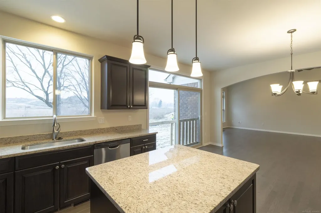 55671 Bay Oaks Court Shelby Charter Township MI 48315