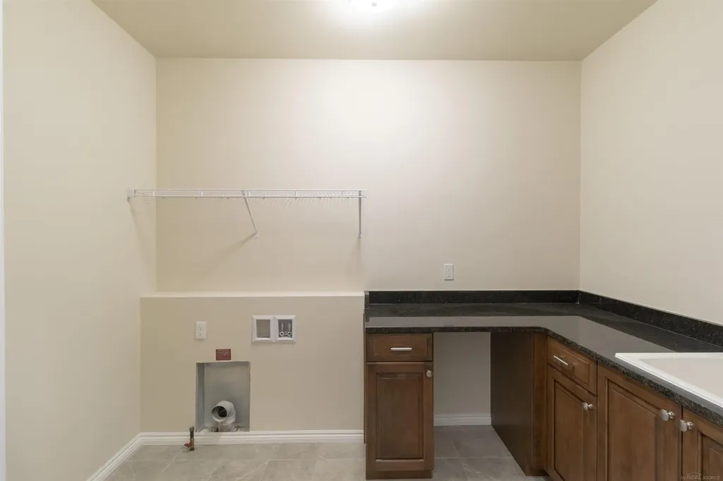 55671 Bay Oaks Court Shelby Charter Township MI 48315