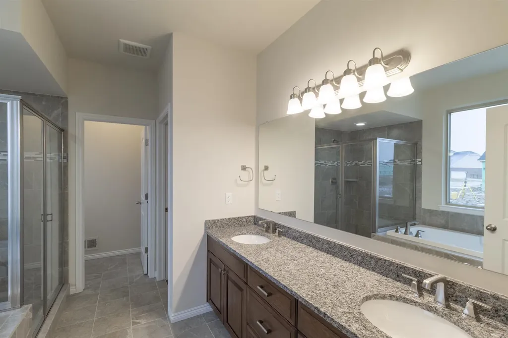 55671 Bay Oaks Court Shelby Charter Township MI 48315
