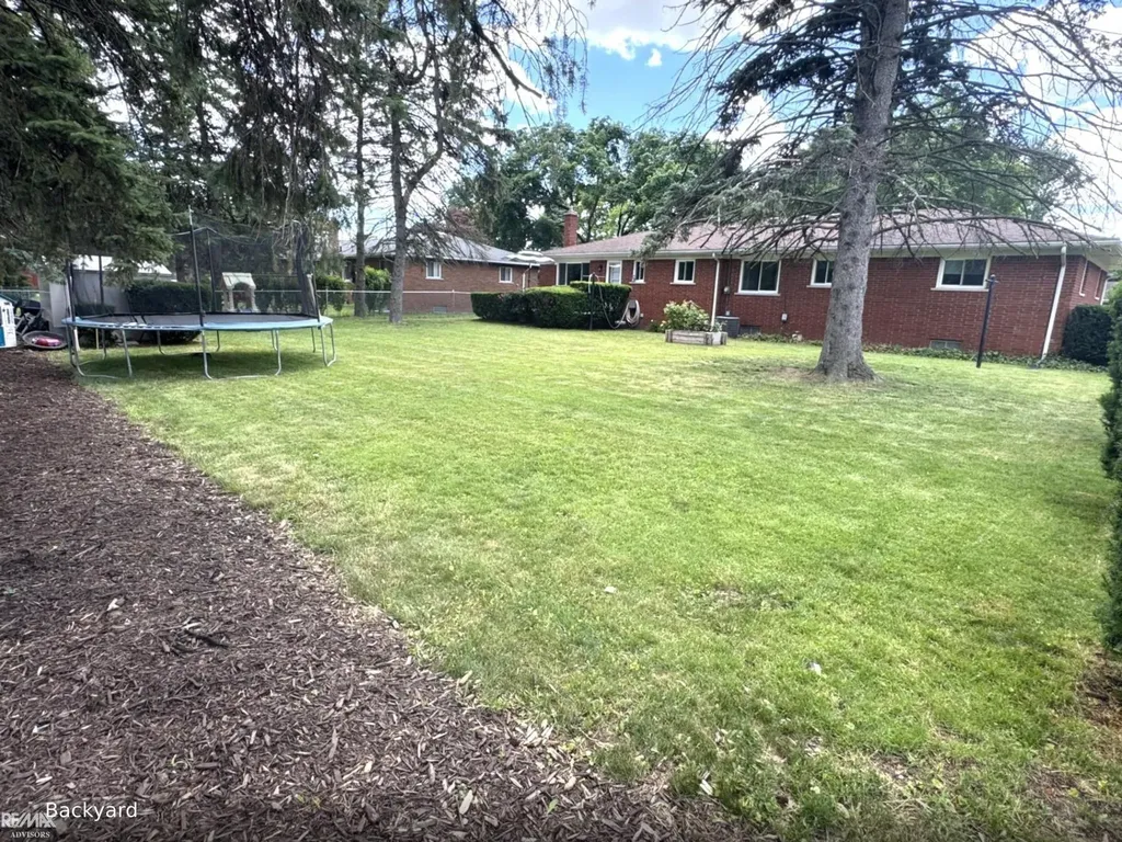 44790 Kemp Street Sterling Heights City MI 48314