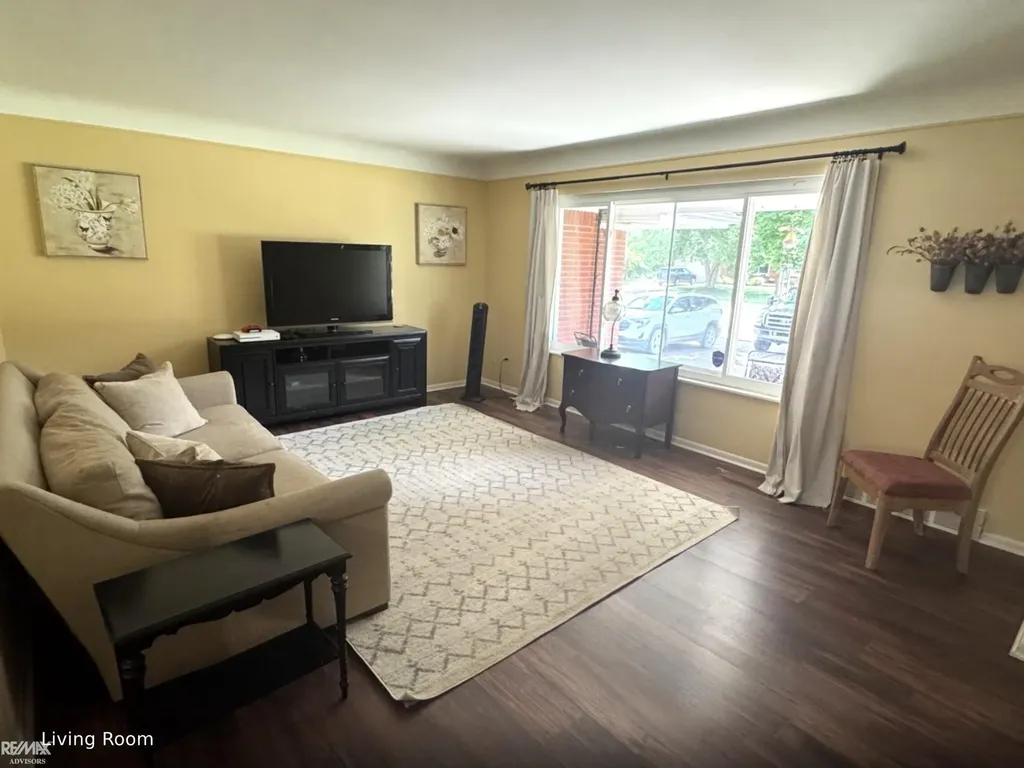 44790 Kemp Street Sterling Heights City MI 48314
