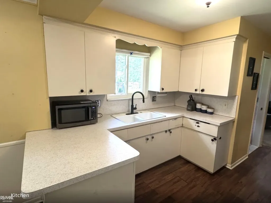 44790 Kemp Street Sterling Heights City MI 48314