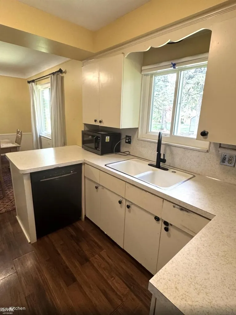 44790 Kemp Street Sterling Heights City MI 48314