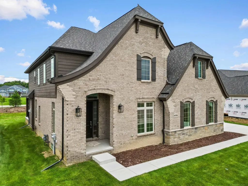 55735 Bay Oaks Court Shelby Charter Township MI 48315