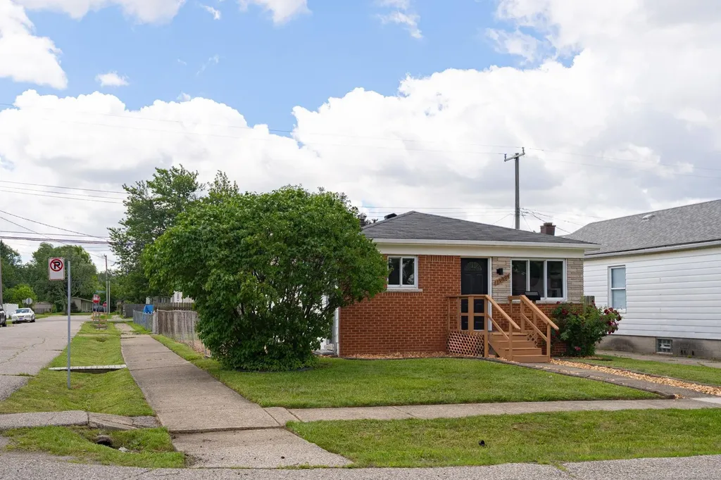 19894 Vermander Avenue Clinton Charter Township MI 48035