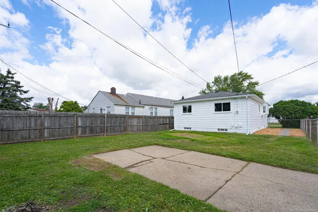 19894 Vermander Avenue Clinton Charter Township MI 48035
