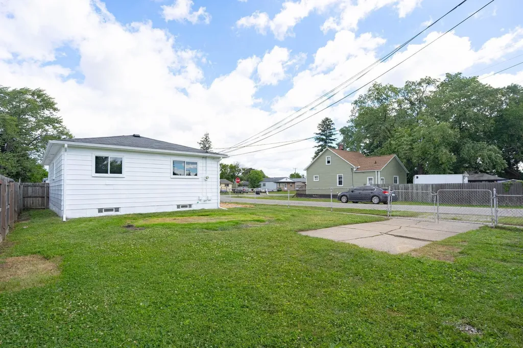 19894 Vermander Avenue Clinton Charter Township MI 48035