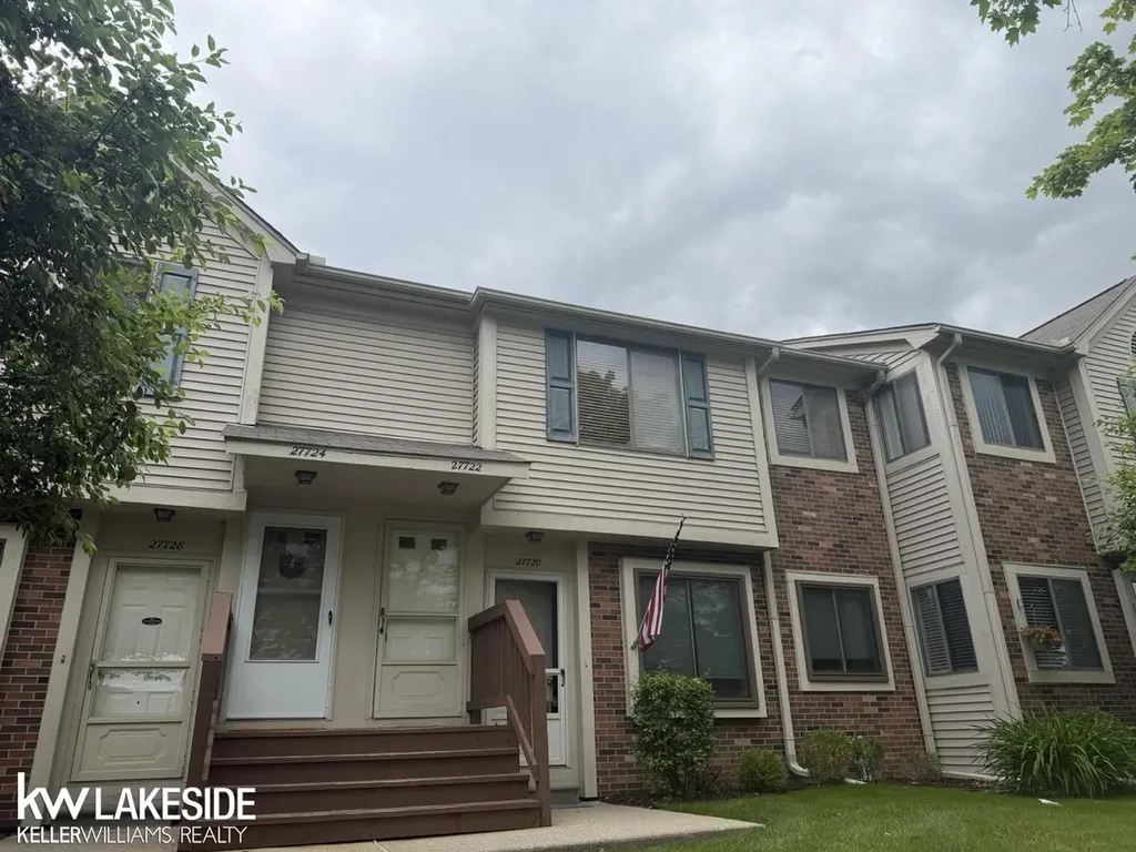 27722 Harrison Woods Lane Harrison Charter Township MI 48045