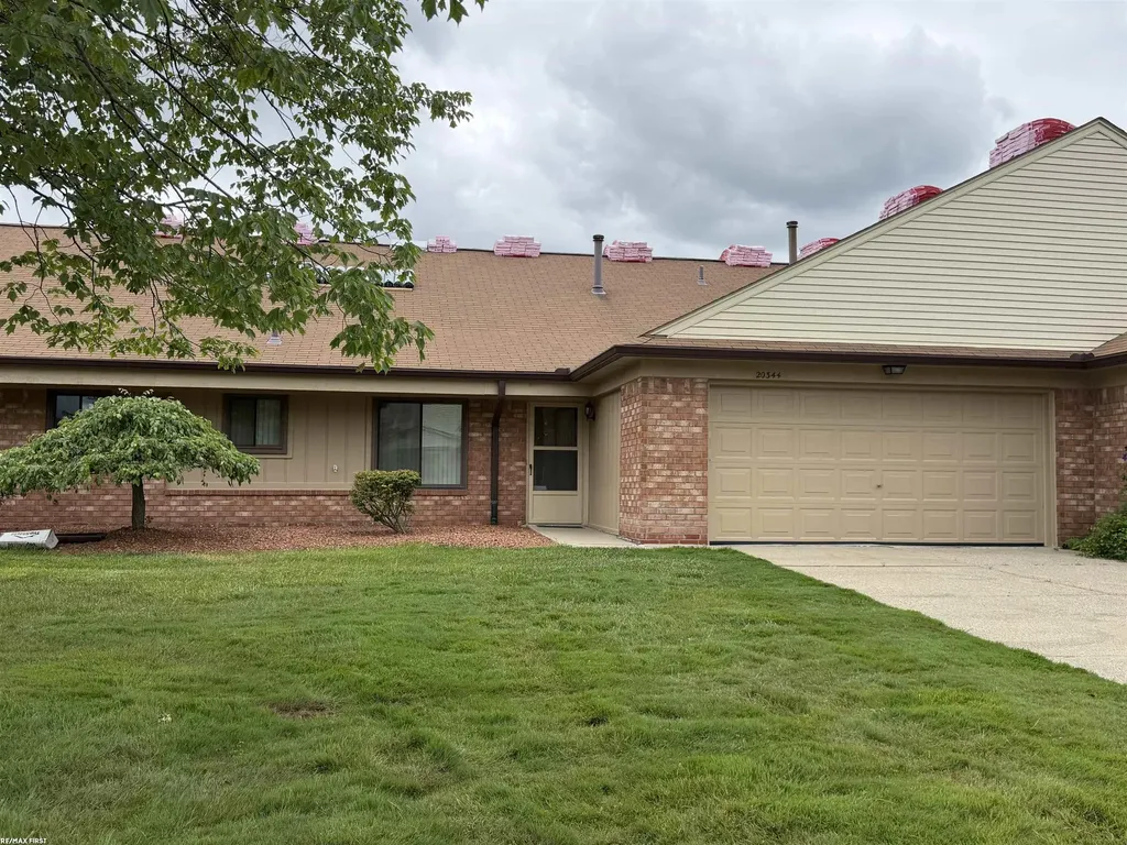 20344 Majestic Boulevard Clinton Charter Township MI 48036