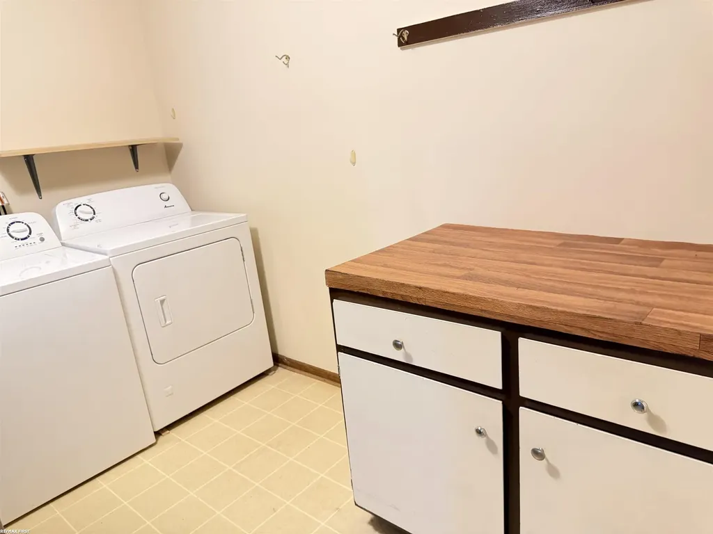 20344 Majestic Boulevard Clinton Charter Township MI 48036