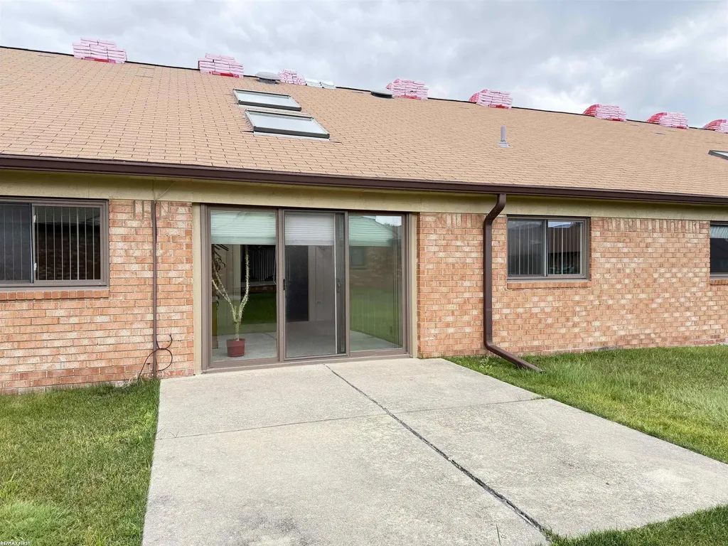 20344 Majestic Boulevard Clinton Charter Township MI 48036