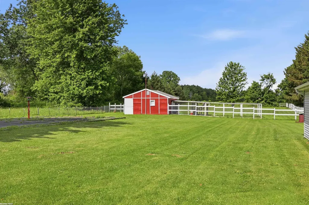 29 Pickford Road Kimball Township MI 48074