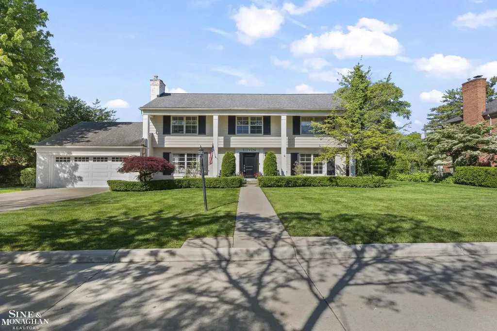 11 Wellington Place Grosse Pointe City MI 48230