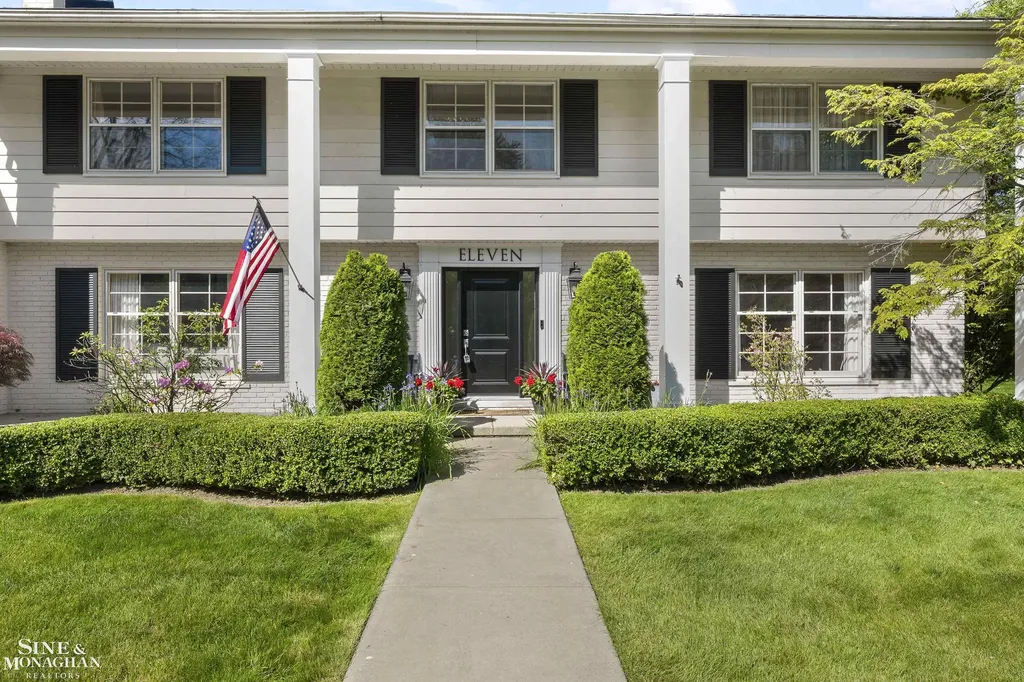11 Wellington Place Grosse Pointe City MI 48230