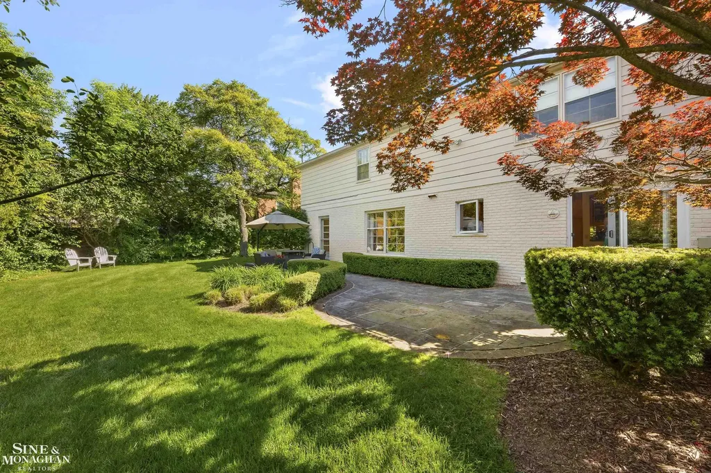 11 Wellington Place Grosse Pointe City MI 48230
