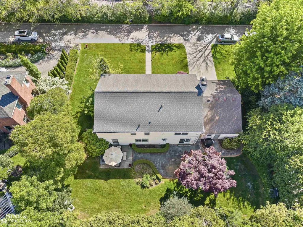 11 Wellington Place Grosse Pointe City MI 48230
