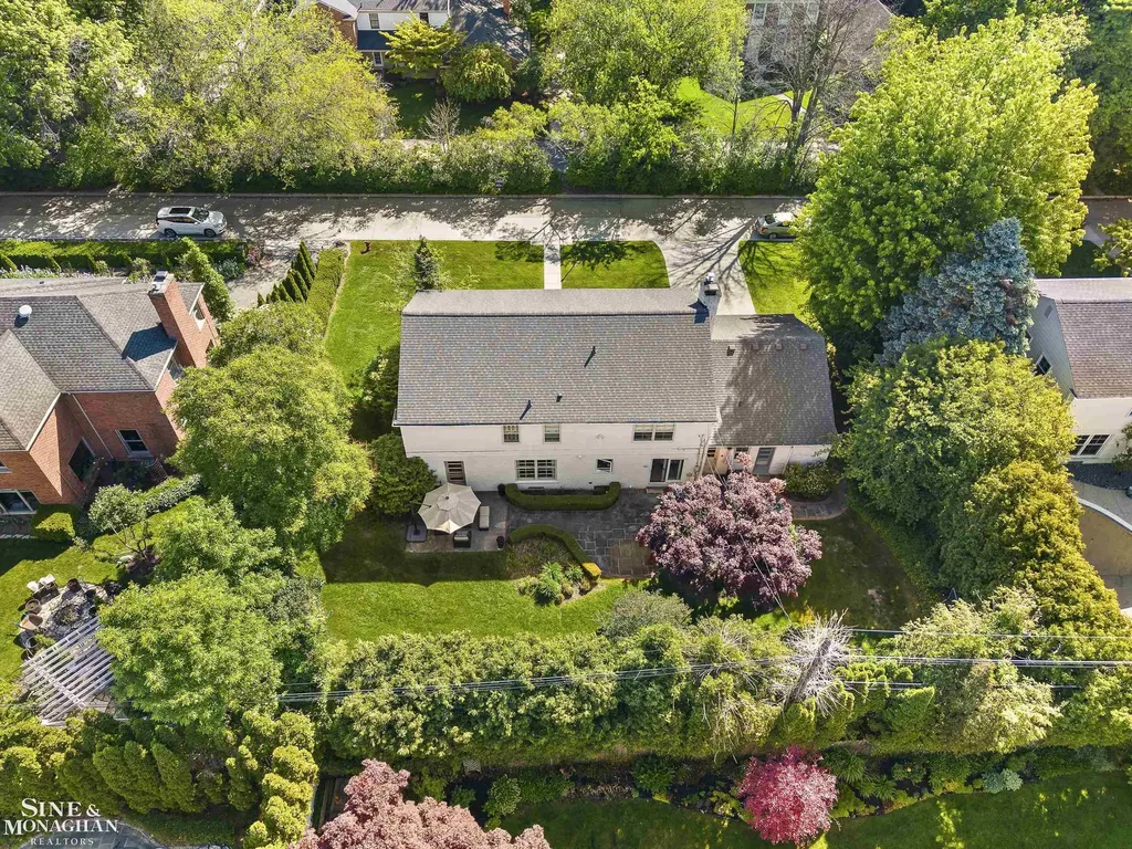 11 Wellington Place Grosse Pointe City MI 48230