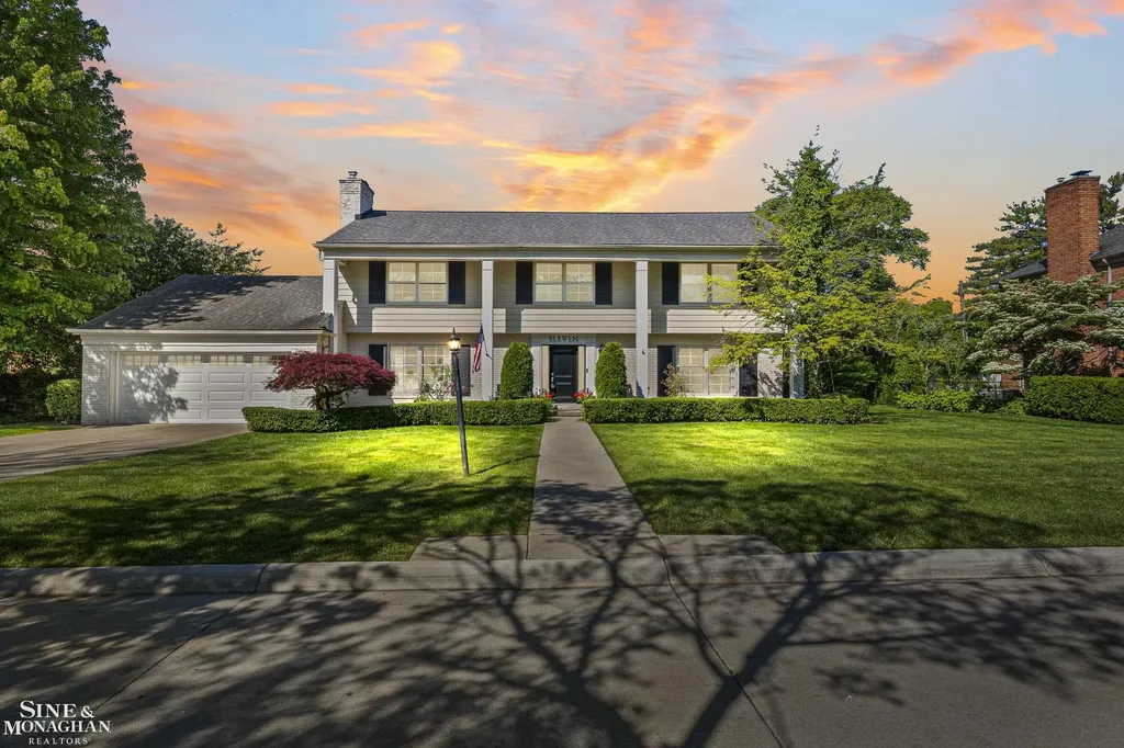 11 Wellington Place Grosse Pointe City MI 48230
