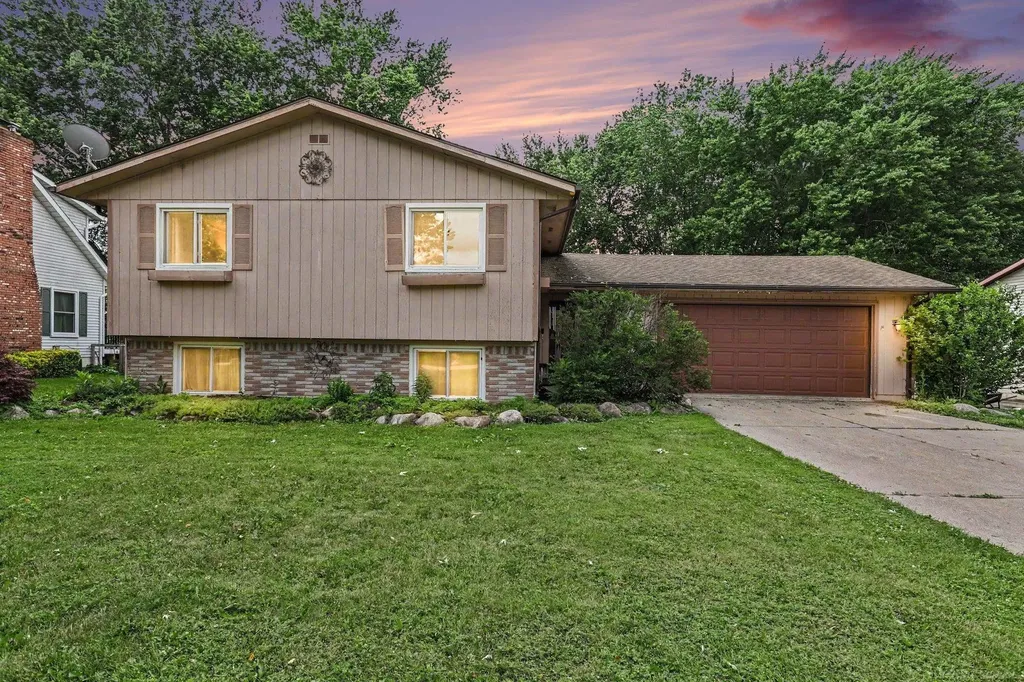 302 Westwinds Drive Almont Village MI 48003