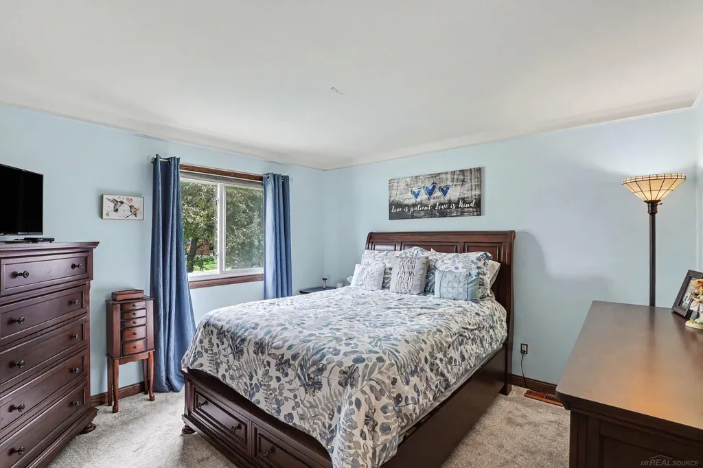 302 Westwinds Drive Almont Village MI 48003