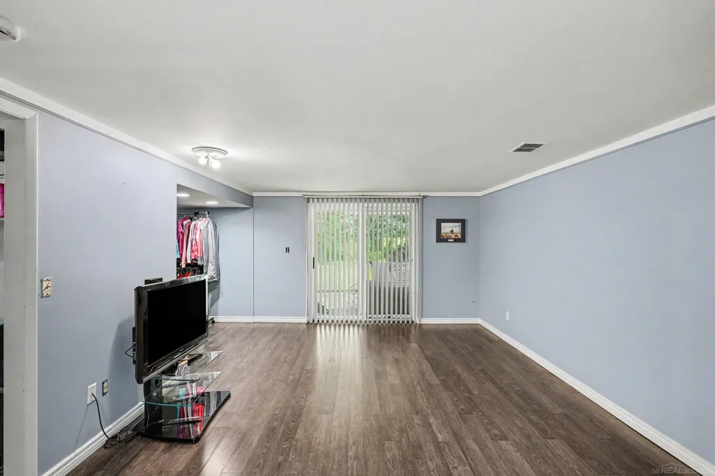 302 Westwinds Drive Almont Village MI 48003