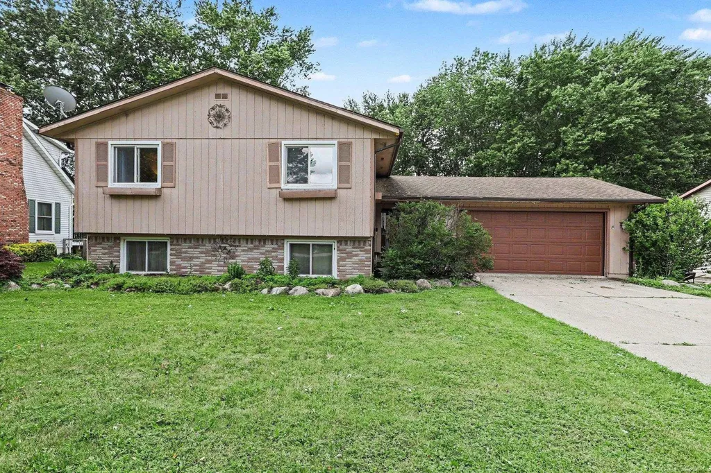 302 Westwinds Drive Almont Village MI 48003