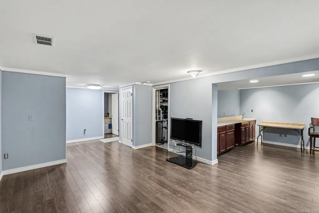 302 Westwinds Drive Almont Village MI 48003