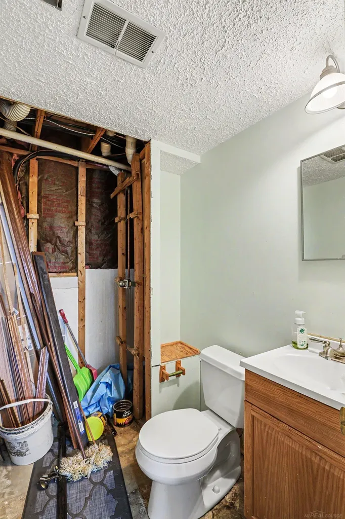 302 Westwinds Drive Almont Village MI 48003