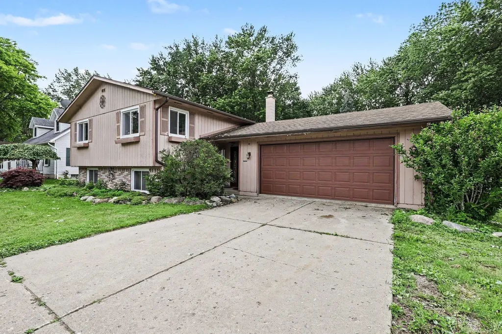 302 Westwinds Drive Almont Village MI 48003