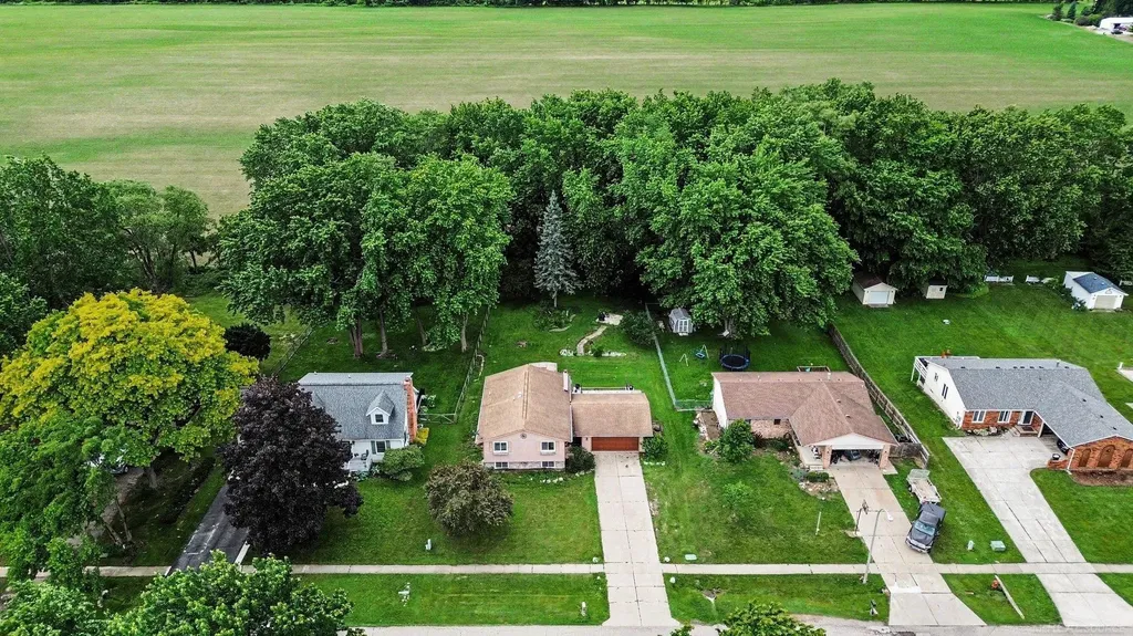 302 Westwinds Drive Almont Village MI 48003