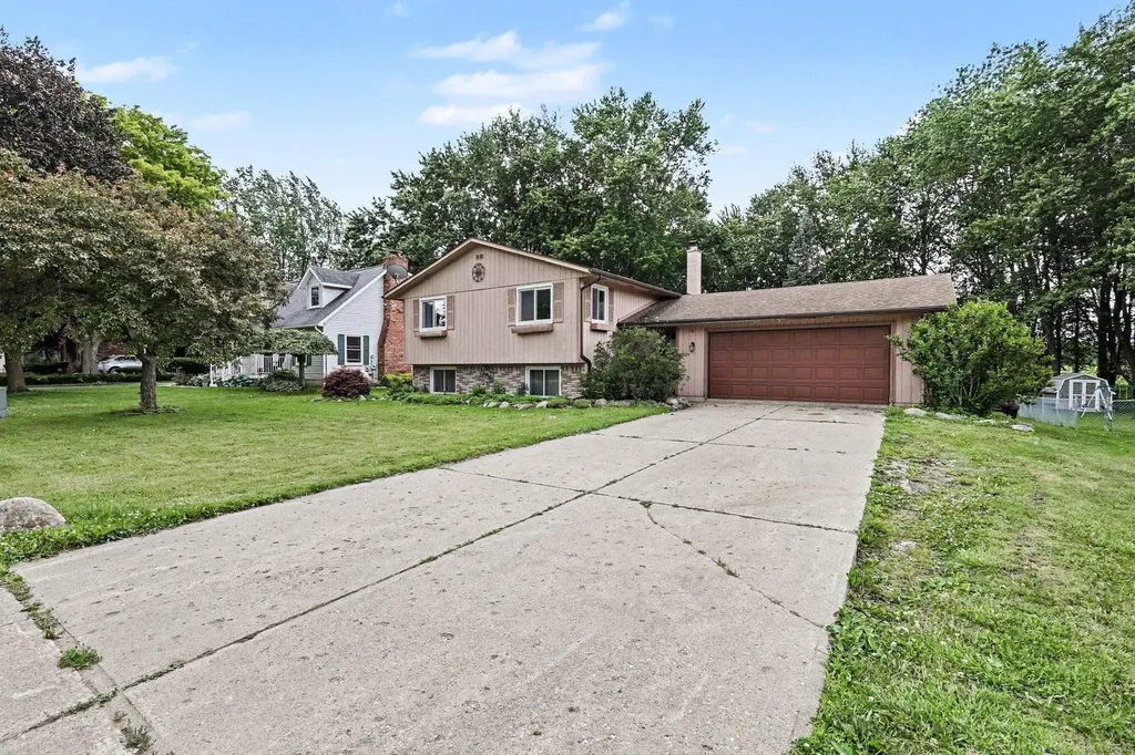 302 Westwinds Drive Almont Village MI 48003