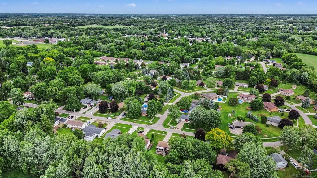 302 Westwinds Drive Almont Village MI 48003