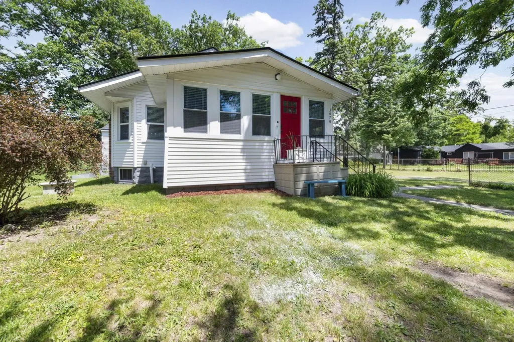 3070 Grove Street Keego Harbor City MI 48320