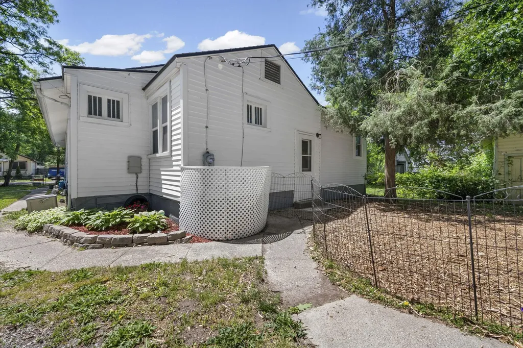 3070 Grove Street Keego Harbor City MI 48320