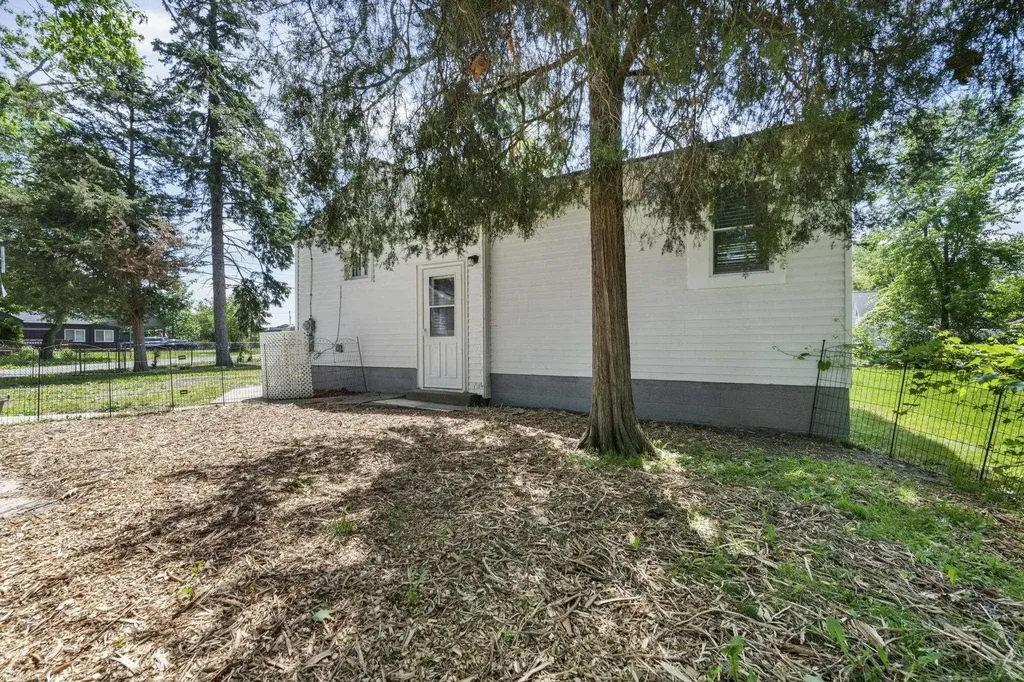 3070 Grove Street Keego Harbor City MI 48320