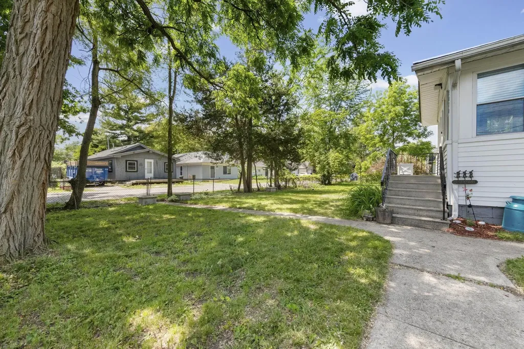 3070 Grove Street Keego Harbor City MI 48320