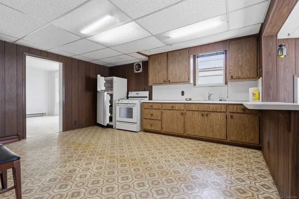 26800 Koerber Street St. Clair Shores City MI 48081